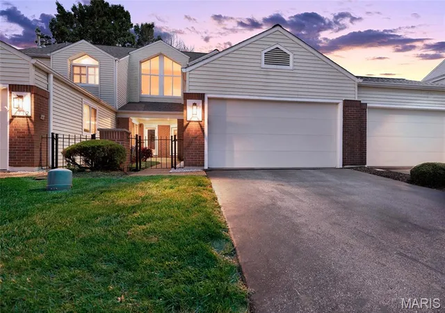 Townhouse for sale at 1710 Ridgeview Circle Dr, Ballwin, MO 63021 | MLS# MIS26043364