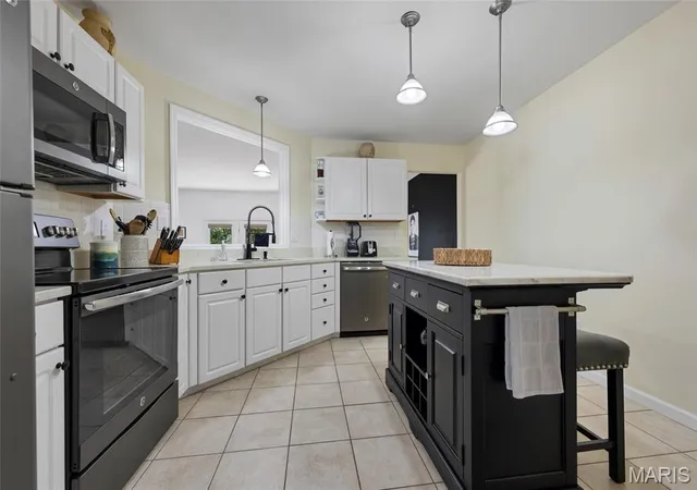 Homes for sale in Ballwin, MO | 1710 Ridgeview Circle Dr, Ballwin, MO 63021 | MLS# MIS26043364