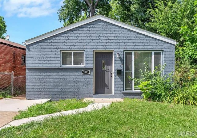 Homes for sale in Saint Louis, MO | 3021 Henrietta St, Saint Louis, MO 63104 | MLS# MIS26043372