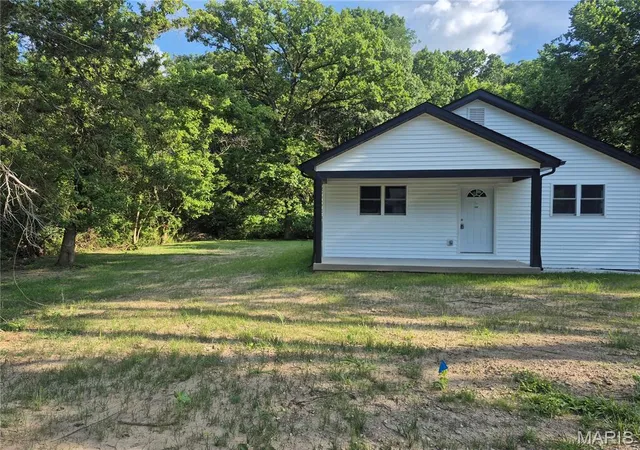 Homes for sale in Godfrey, IL | 125 Anna Ave, Godfrey, IL 62035 | MLS# MIS26043381