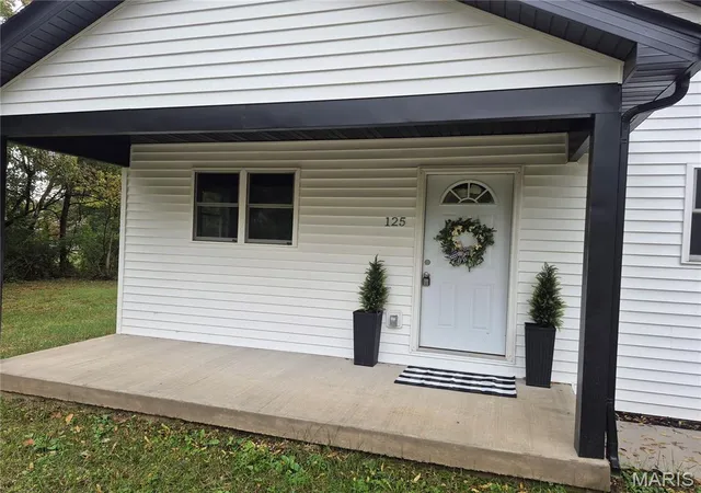 Photo 2 of Single family home for sale at 125 Anna Ave, Godfrey, IL 62035 | MLS# MIS26043381 | Listing updated on 2026-10-15
