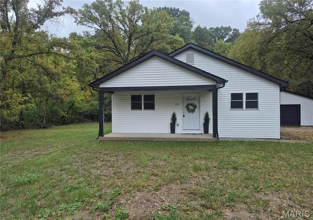Photo 3 of Single family home for sale at 125 Anna Ave, Godfrey, IL 62035 | MLS# MIS26043381 | Listing updated on 2026-10-15