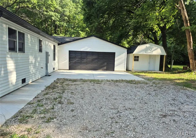 Homes for sale in Godfrey, IL | 125 Anna Ave, Godfrey, IL 62035 | MLS# MIS26043381