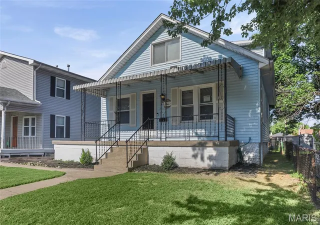 Photo 2 of Single family home for sale at 3043 Myrtle Ave, Granite City, IL 62040 | MLS# MIS26043382 | Listing updated on 2026-09-14