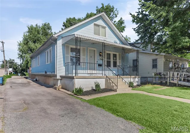 Photo 2 of Single family home for sale at 3043 Myrtle Ave, Granite City, IL 62040 | MLS# MIS26043382 | Listing updated on 2026-09-14
