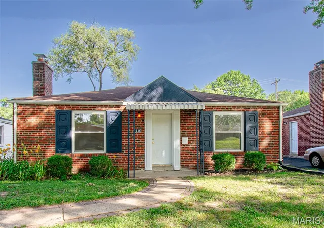 Photo 2 of Sale Pending at 1036 Groby Rd, Saint Louis, MO 63130 | MLS# MIS26043389 | Listing updated on 2026-09-03