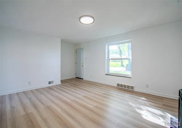 Photo 3 of Sale Pending at 1036 Groby Rd, Saint Louis, MO 63130 | MLS# MIS26043389 | Listing updated on 2026-09-03
