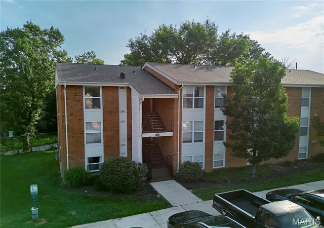 Homes for sale in Kirkwood, MO | 1937 Greenpoint Dr #304, Kirkwood, MO 63122 | MLS# MIS26043393