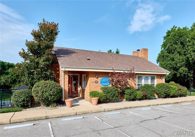 Homes for sale in Kirkwood, MO | 1937 Greenpoint Dr #304, Kirkwood, MO 63122 | MLS# MIS26043393