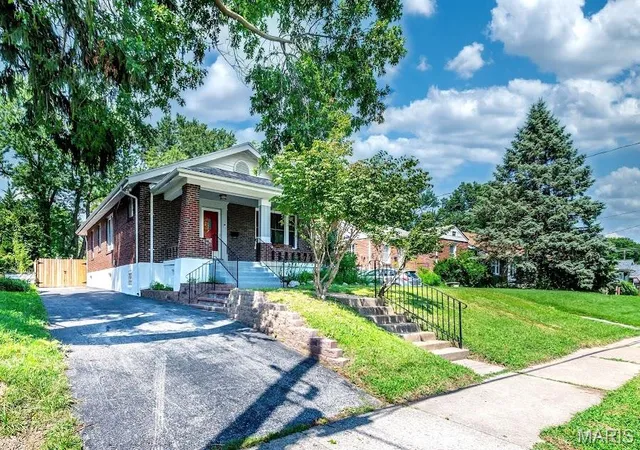4th image of 9051 Burton Ave, Overland, MO 63114 | MLS# MIS26043397