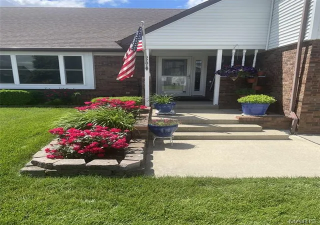 Homes for sale in Mascoutah, IL | 320 Adam Ct, Mascoutah, IL 62258 | MLS# MIS26043408