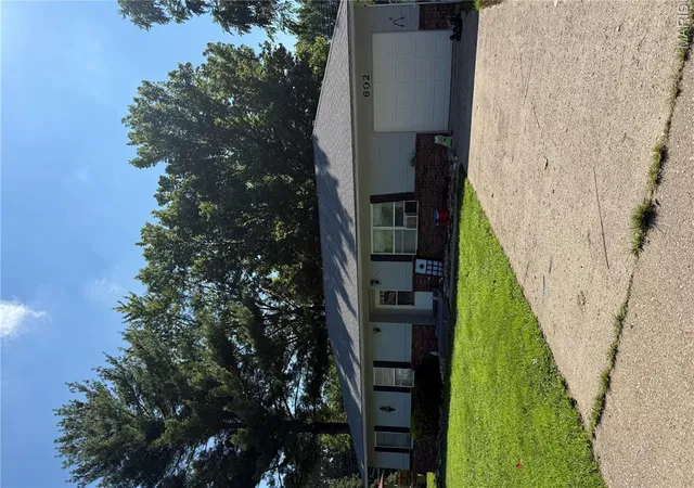 Homes for sale in St James, MO | 602 N Louise Ave, St James, MO 65559 | MLS# MIS26043410