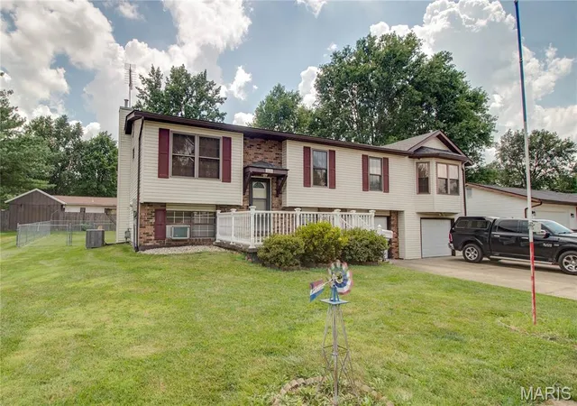 Homes for sale in Jerseyville, IL | 1024 W Hickory St, Jerseyville, IL 62052 | MLS# MIS26043423