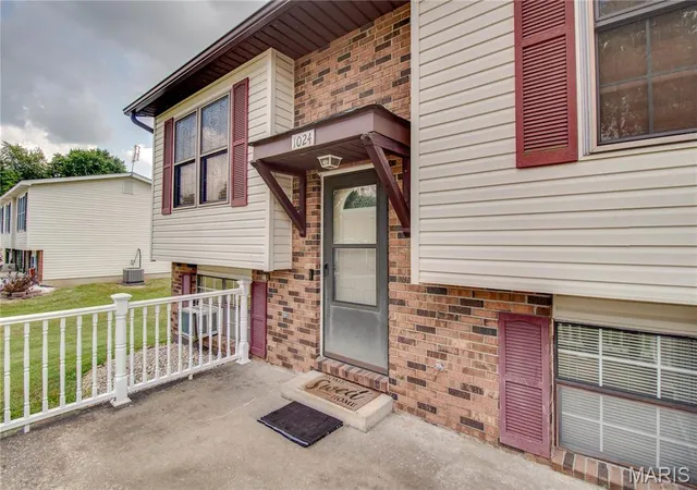 Homes for sale in Jerseyville, IL | 1024 W Hickory St, Jerseyville, IL 62052 | MLS# MIS26043423
