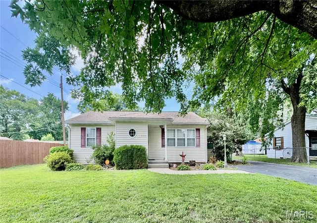 Photo 1 of Single family home for sale at 5513 Pontiac Dr, Fairview Heights, IL 62208 | MLS# MIS26043430 | Listing updated on 2026-08-11
