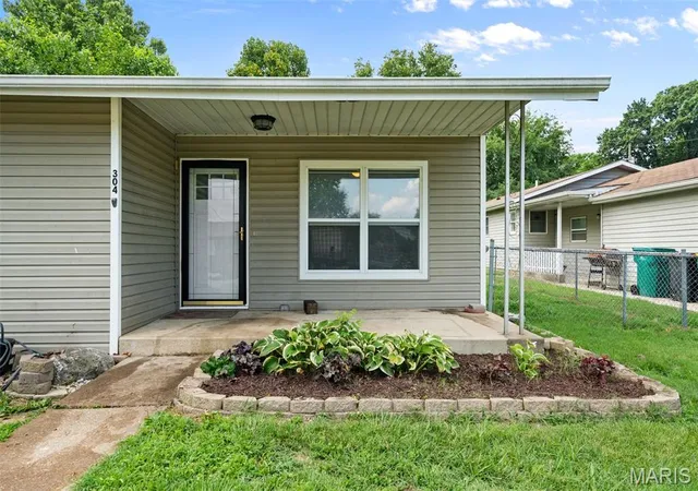 Homes for sale in Pevely, MO | 304 E 3rd St, Pevely, MO 63070 | MLS# MIS26043433