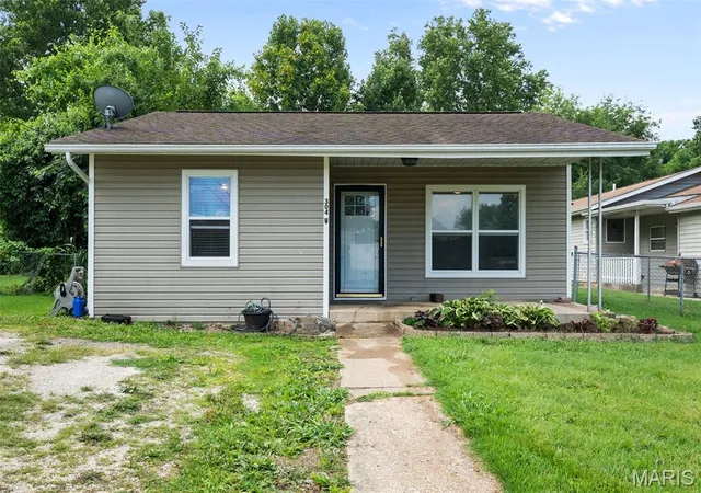 Homes for sale in Pevely, MO | 304 E 3rd St, Pevely, MO 63070 | MLS# MIS26043433