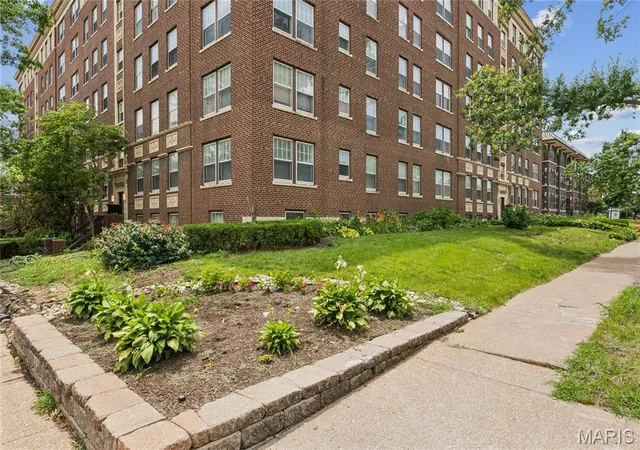 Photo 2 of Condo for sale at 5510 Waterman Blvd #201, St Louis, MO 63112 | MLS# MIS26043439 | Listing updated on 2026-08-17