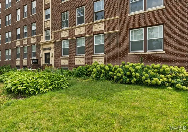 Photo 3 of Condo for sale at 5510 Waterman Blvd #201, St Louis, MO 63112 | MLS# MIS26043439 | Listing updated on 2026-08-17