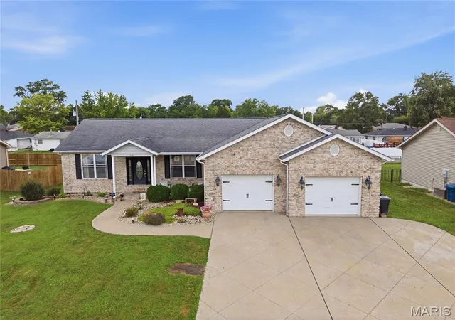 Homes for sale in Bethalto, IL | 120 Gabrielle Cir, Bethalto, IL 62010 | MLS# MIS26043462