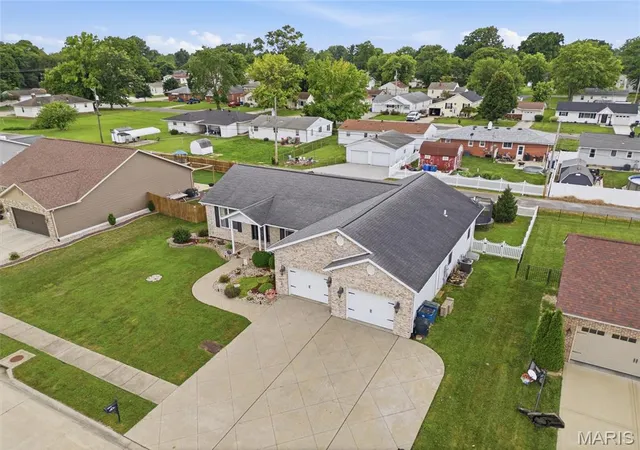 Homes for sale in Bethalto, IL | 120 Gabrielle Cir, Bethalto, IL 62010 | MLS# MIS26043462