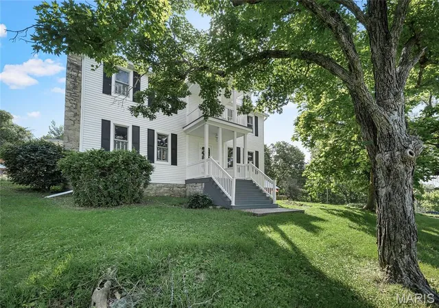 Photo 3 of Single family home for sale at 1415 Hwy F, Defiance, MO 63341 | MLS# MIS26043468 | Listing updated on 2026-10-07