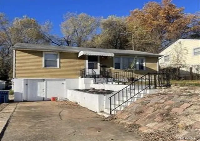 Homes for sale in Jennings, MO | 2504 Mary Ave, Jennings, MO 63136 | MLS# MIS26043478