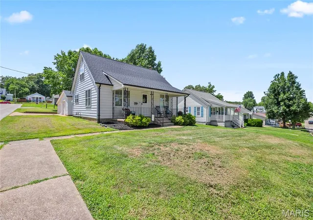 3rd image of 701 Vine St, Festus, MO 63028 | MLS# MIS26043485