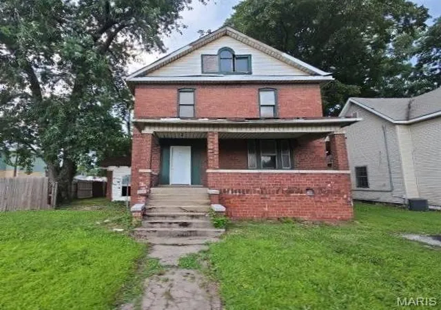 Homes for sale in Granite City, IL | 2201 Iowa St, Granite City, IL 62040 | MLS# MIS26043495