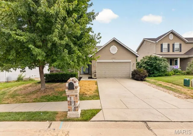 Homes for sale in Lake Saint Louis, MO | 2004 Teresa Fields Ln, Lake Saint Louis, MO 63367 | MLS# MIS26043497