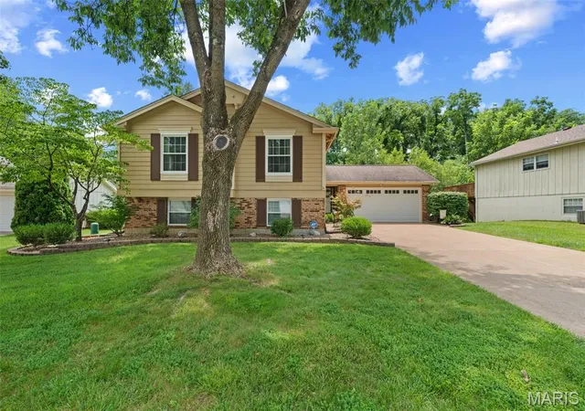 1st image of 61 Crescent Hills Dr, Saint Peters, MO 63376 | MLS# MIS26043504
