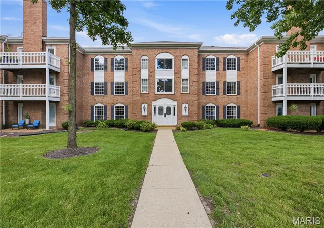 Homes for sale in Ballwin, MO | 974 Claytonbrook Dr #2D, Ballwin, MO 63011 | MLS# MIS26043508
