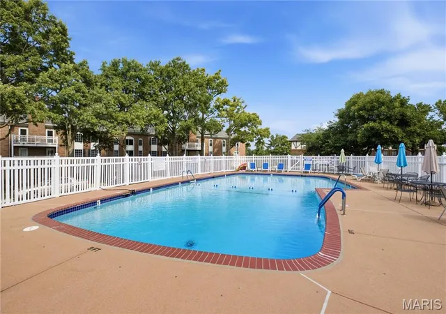 Homes for sale in Ballwin, MO | 974 Claytonbrook Dr #2D, Ballwin, MO 63011 | MLS# MIS26043508