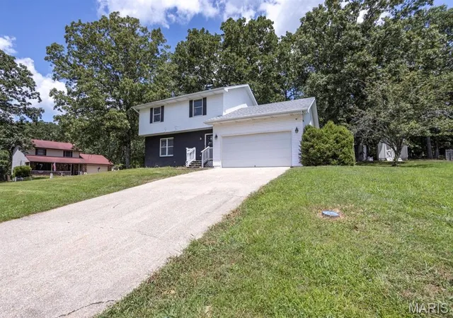 Homes for sale in Waynesville, MO | 500 Stone Ridge Dr, Waynesville, MO 65583 | MLS# MIS26043511