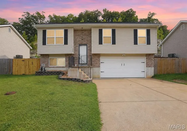 Photo 1 of Sale Pending at 119 Country Club Parc Ct, Imperial, MO 63052 | MLS# MIS26043514 | Listing updated on 2026-08-20