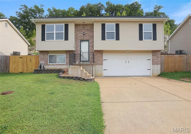 Photo 2 of Sale Pending at 119 Country Club Parc Ct, Imperial, MO 63052 | MLS# MIS26043514 | Listing updated on 2026-08-20