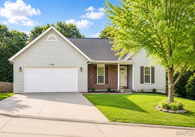 Homes for sale in Jackson, MO | 1328 Oakwood St, Jackson, MO 63755 | MLS# MIS26043517