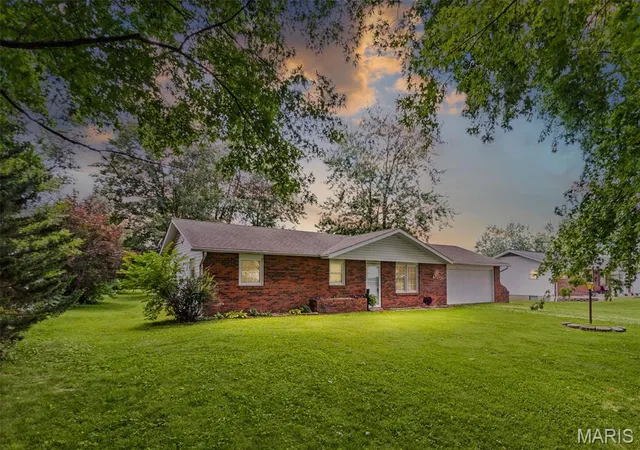 Homes for sale in Jerseyville, IL | 24379 Us Hwy 67, Jerseyville, IL 62052 | MLS# MIS26043525
