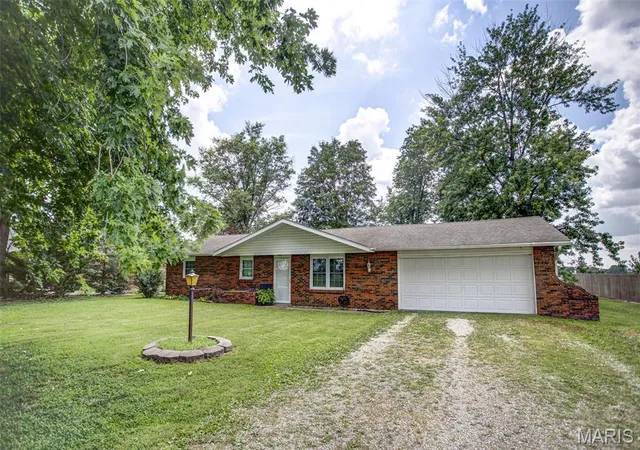 Homes for sale in Jerseyville, IL | 24379 Us Hwy 67, Jerseyville, IL 62052 | MLS# MIS26043525