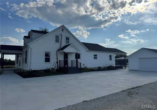 Photo 3 of Single family home for sale at 28345 State Hwy F, Wright City, MO 63390 | MLS# MIS26043527 | Listing updated on 2026-09-19