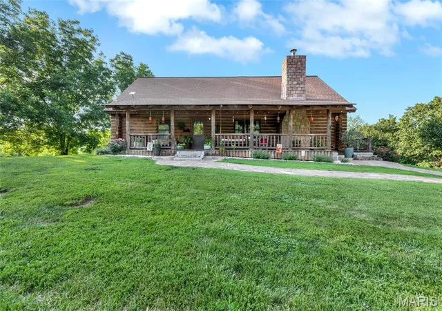Homes for sale in Waterloo, IL | 1981 Kk Rd, Waterloo, IL 62298 | MLS# MIS26043545