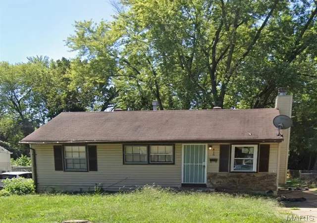 Homes for sale in Saint Louis, MO | 416 Caithness Rd, Saint Louis, MO 63137 | MLS# MIS26043553