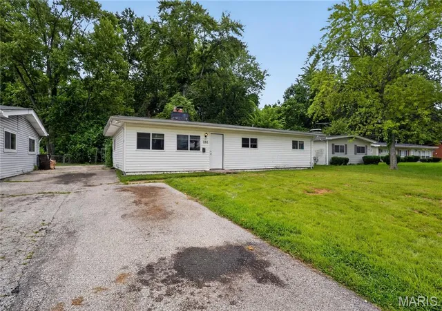 Photo 3 of Single family home for sale at 1126 Haley Ave, St Louis, MO 63121 | MLS# MIS26043565 | Listing updated on 2026-10-26