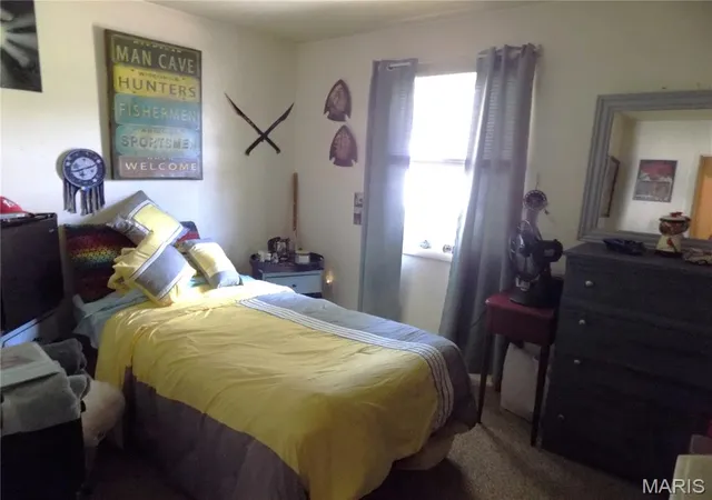 2nd image of 645 N Springfield Rd, Saint James, MO 65559