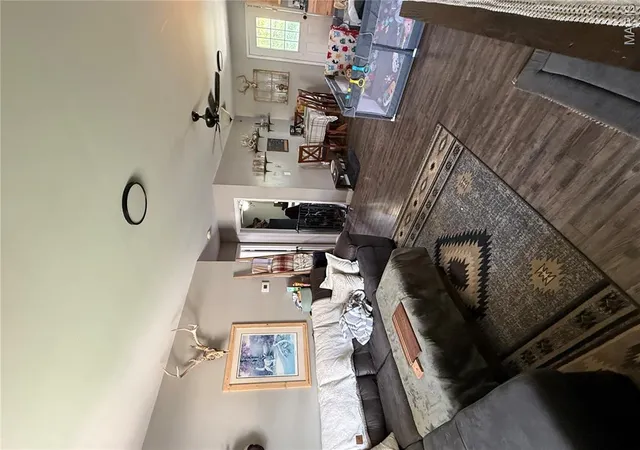 4th image of 645 N Springfield Rd, St James, MO 65559