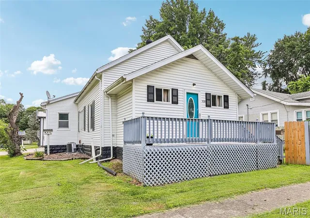 Homes for sale in Litchfield, IL | 1120 N Jefferson St, Litchfield, IL 62056 | MLS# MIS26043586