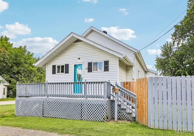 Homes for sale in Litchfield, IL | 1120 N Jefferson St, Litchfield, IL 62056 | MLS# MIS26043586