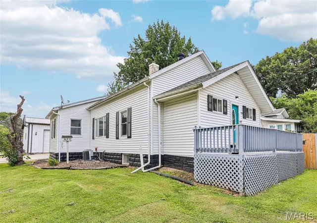 Homes for sale in Litchfield, IL | 1120 N Jefferson St, Litchfield, IL 62056 | MLS# MIS26043586