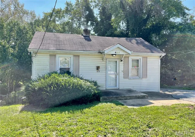 1st image of 466 Bluff Dr, St Louis, MO 63137 | MLS# MIS26043601