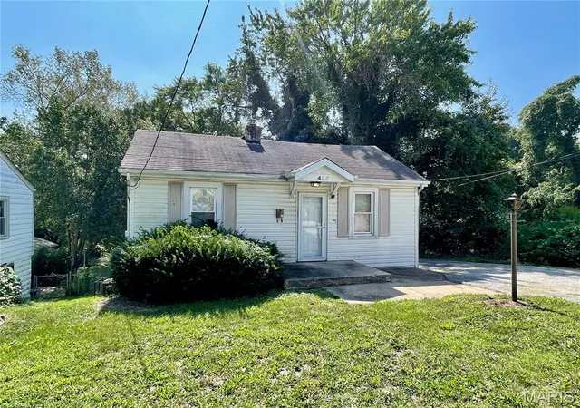 2nd image of 466 Bluff Dr, St Louis, MO 63137 | MLS# MIS26043601